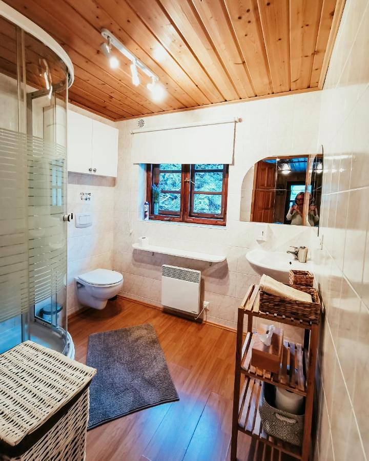 Lupshalte Villa Wassen Bagian luar foto