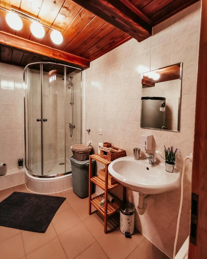 Lupshalte Villa Wassen Bagian luar foto