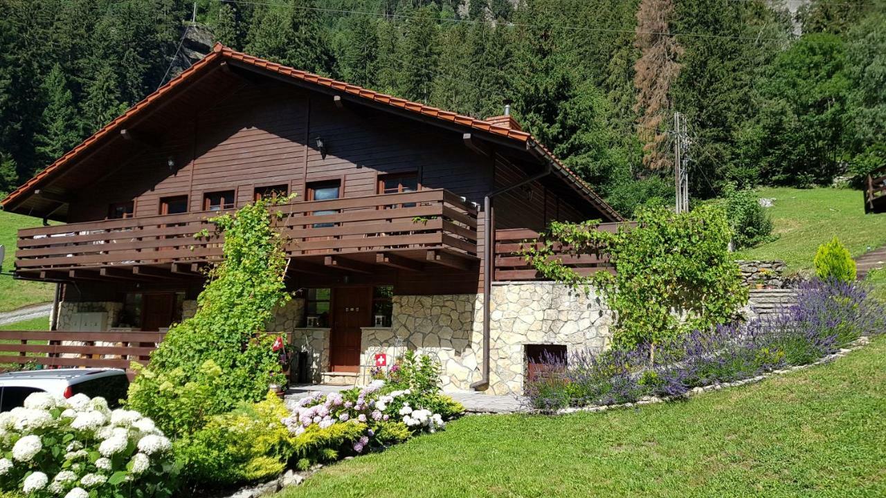 Lupshalte Villa Wassen Bagian luar foto
